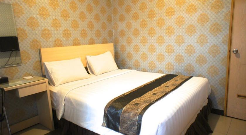 Mine Home Hotel Бандунг Екстериор снимка