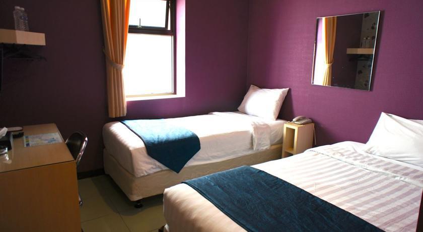 Mine Home Hotel Бандунг Екстериор снимка