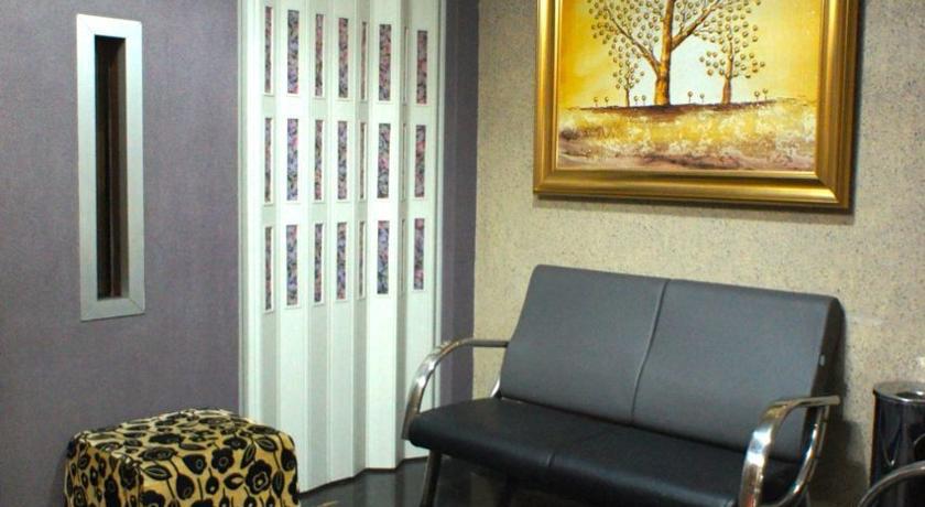 Mine Home Hotel Бандунг Екстериор снимка