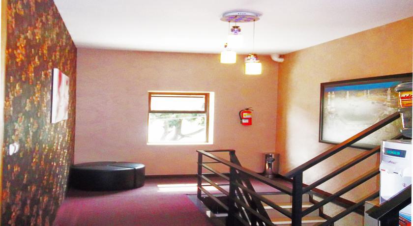 Mine Home Hotel Бандунг Екстериор снимка