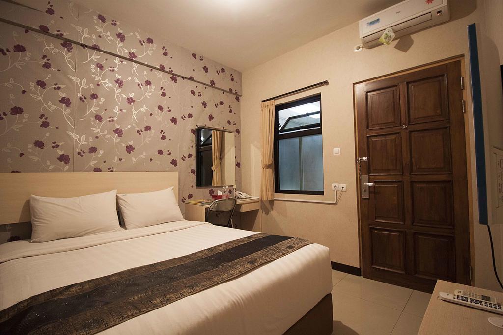 Mine Home Hotel Бандунг Екстериор снимка