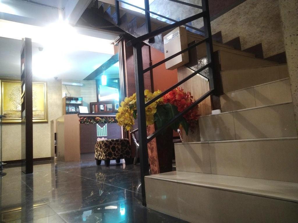 Mine Home Hotel Бандунг Екстериор снимка
