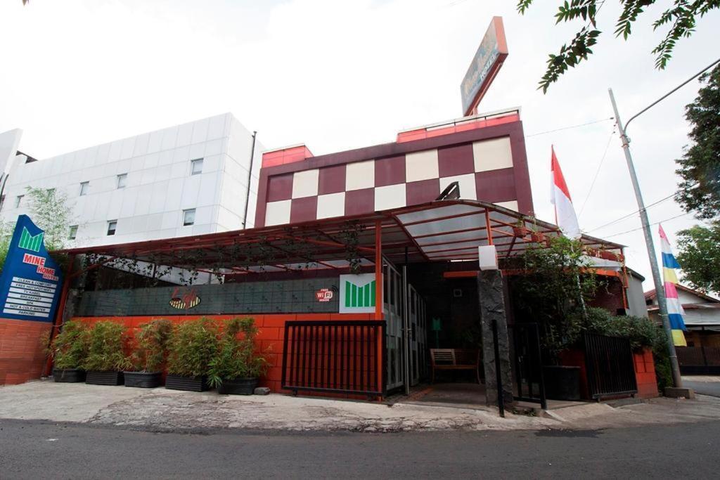 Mine Home Hotel Бандунг Екстериор снимка