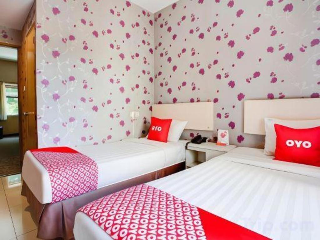 Mine Home Hotel Бандунг Екстериор снимка