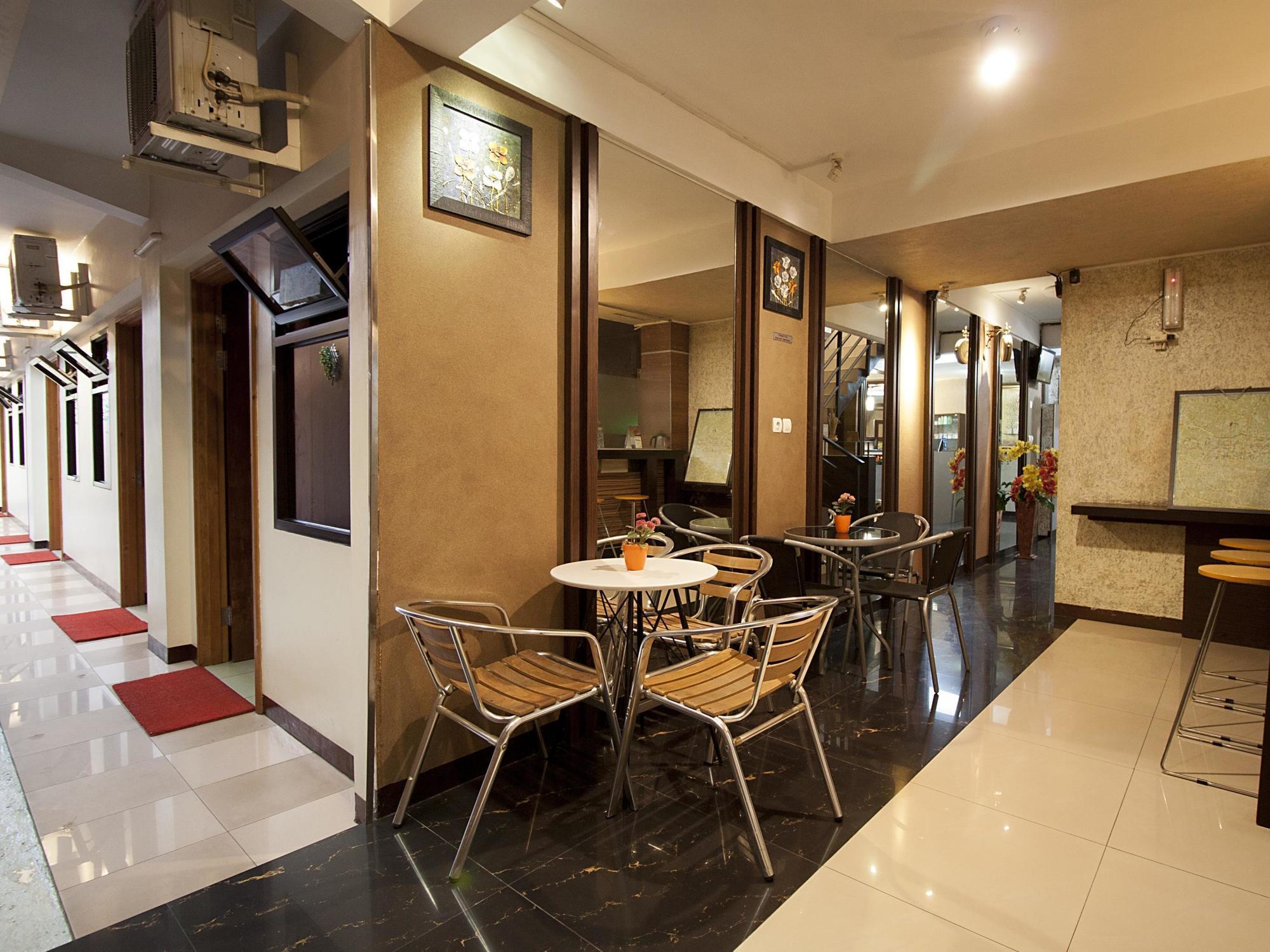 Mine Home Hotel Бандунг Екстериор снимка